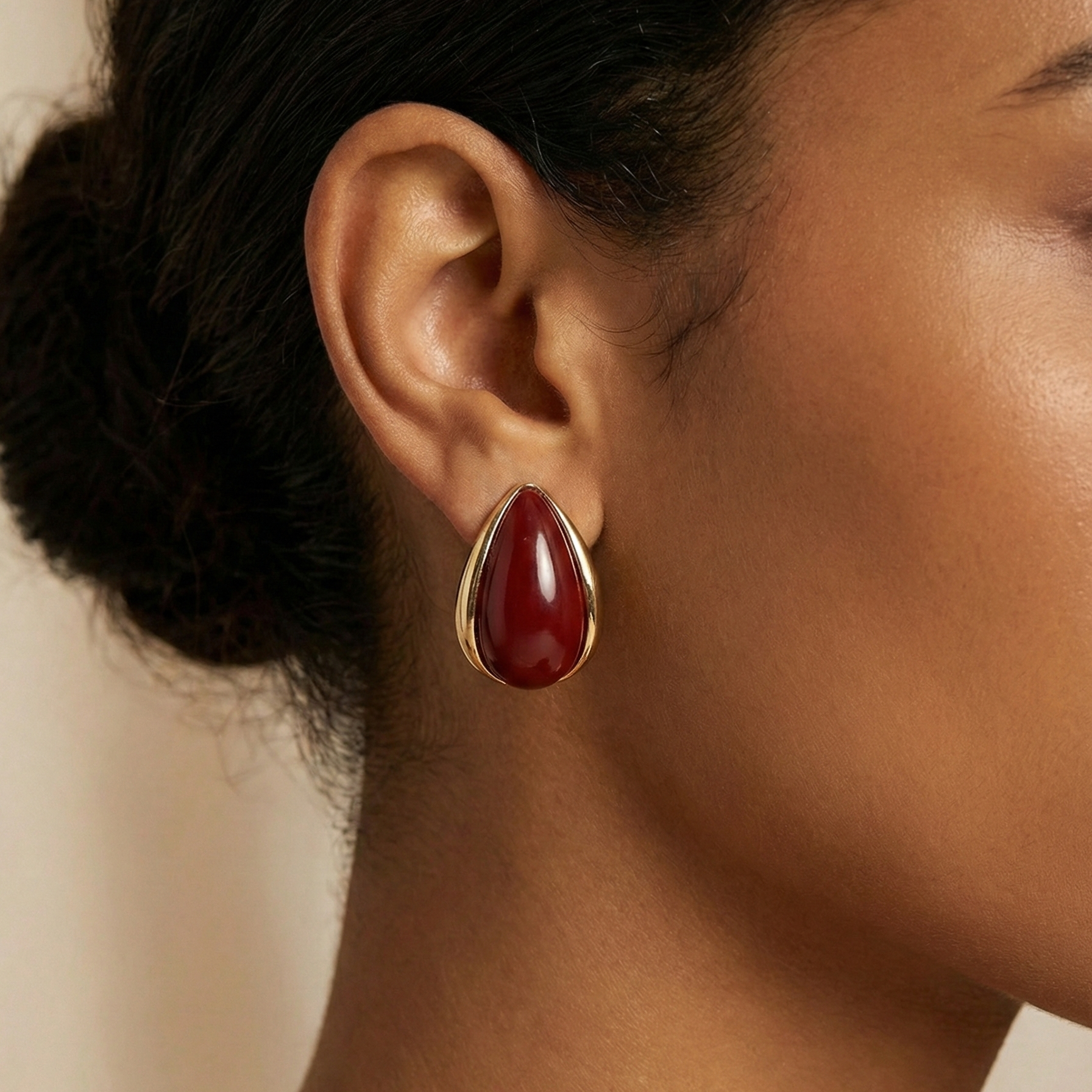 ZEOU’S NOREA Damla Formlu Taş Küpe