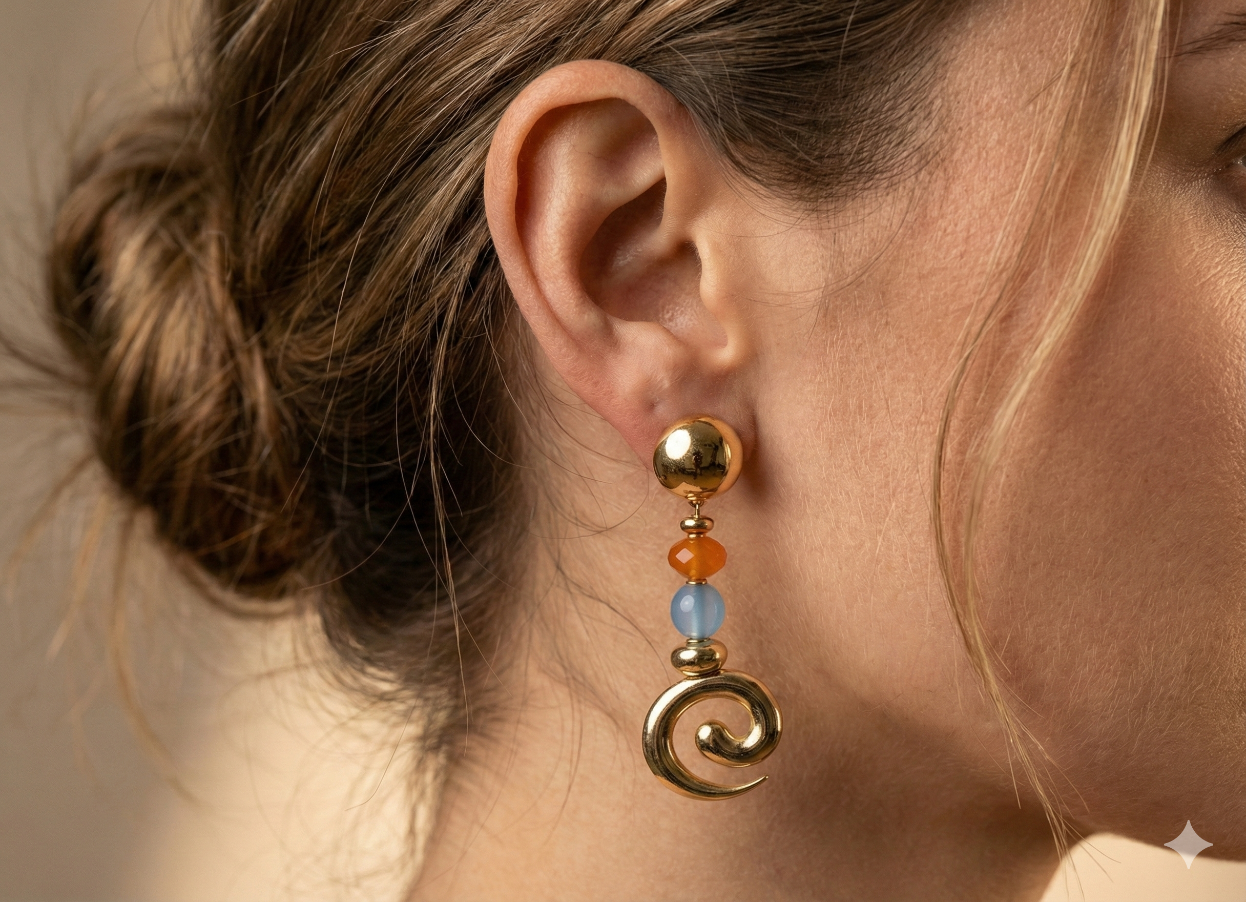 ZEOU'S AUREN Dalga Formlu Renk Taşlı Küpe