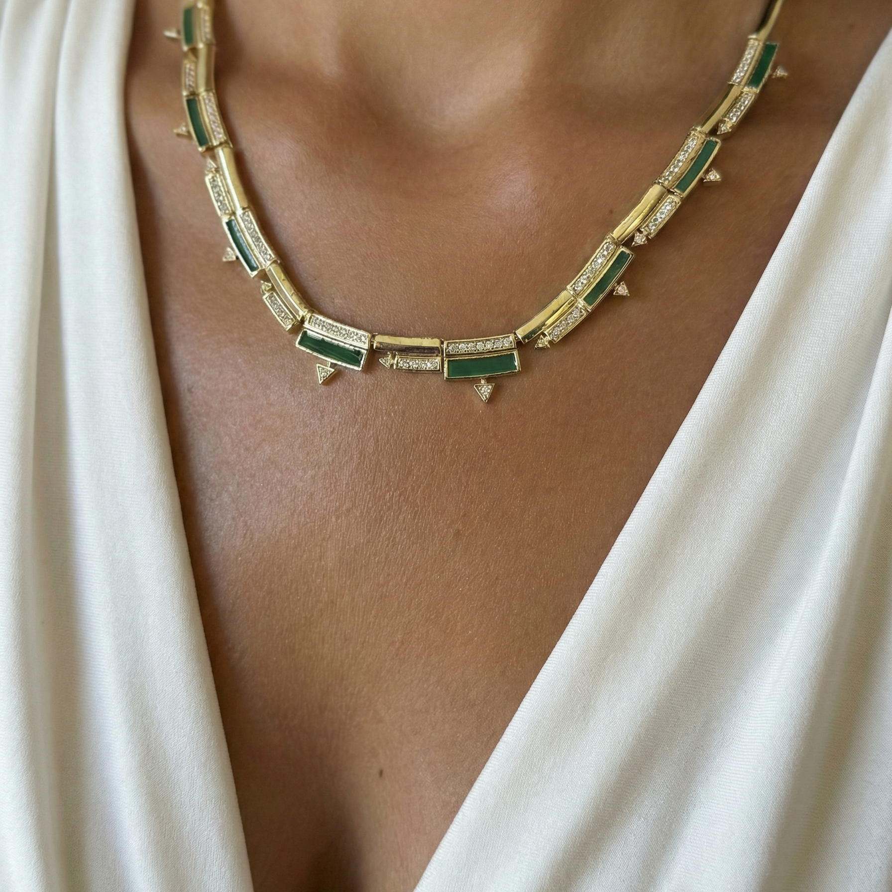 ZEO'US Emerald Empire Kolye