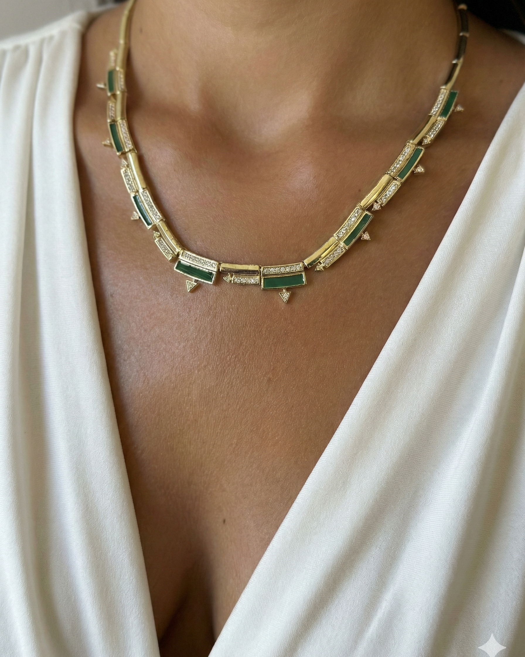 ZEO'US Emerald Empire Kolye
