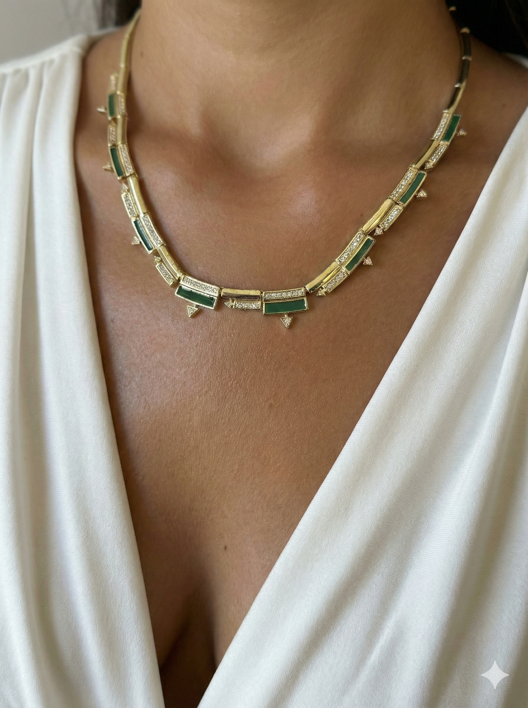 ZEO'US Emerald Empire Kolye