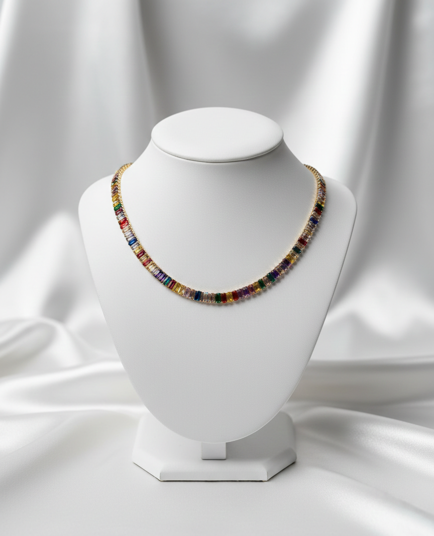 Prisma-Eternity-Choker-renkli-baget-tasli-kolye-beyaz-gomlek-manken